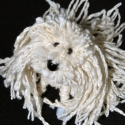 Puli, Dekoráció, Otthon, lakberendezés, Játék, Játékfigura, Mindenmás, Mókás kis puli kutyi.
Feje, teste törtfehér hullámos fonalból készített pompon. Lába zseníliadrót fo..., Meska