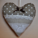 Vintage szív - csipkés dekorációs szív, Dekoráció, Otthon, lakberendezés, Dísz, Ünnepi dekoráció, Varrás, Patchwork, foltvarrás, Nagyszüleimtől maradtak rám ezek az igazán nemes antik csipkék. Szerettem volna nekik méltó helyet t..., Meska