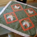 tavaszi terítő, Otthon, lakberendezés, Konyhafelszerelés, Lakástextil, Patchwork, foltvarrás, Varrás, Bézs narancs és zöld színü pamut anyagból készítettem, két rétegü, tűzés nélküli, a hátlap is pamut ..., Meska