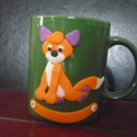 Vuk, a kisróka - névtáblás bögre, Konyhafelszerelés, Férfiaknak, Bögre, csésze, Gyerekeknek, felnőtteknek készítettem ezt a sötétzöld porcelán bögrét a jól ismert rókával. 
Vadászo..., Meska