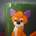 Vuk, a kisróka - névtáblás bögre, Konyhafelszerelés, Férfiaknak, Bögre, csésze, Gyerekeknek, felnőtteknek készítettem ezt a sötétzöld porcelán bögrét a jól ismert rókával. 
Vadászo..., Meska
