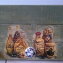 Mediterrán hangulatú akasztó, Mindenmás, Decoupage, szalvétatechnika, Famegmunkálás, Natúr lécekből készült ez a mediterrán hangulatú, zöld olívás, porcelán gombos kis fogas.A fogasra 3..., Meska