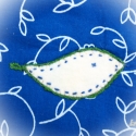 Madaras tartó, Magyar motívumokkal, Táska, Pénztárca, tok, tárca, Szemüvegtartó, Varrás, Hímzés, Kis tartót készítettem madaras rátéttel. Vatelin adja a tartását, zöld pöttyös a bélése.Mérete 10,5x..., Meska