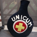 Unicum párna - plüss kispárna, díszpárna, párna, Dekoráció, Férfiaknak, Magyar motívumokkal, Otthon, lakberendezés, Varrás, Vilmoskörtés plüss kispárnám mintájára most elkészítettem az Unicumos verziót is, Zsuzsa kérésére. 
..., Meska
