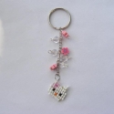 Hello Kitty kulcstartó, Ékszer, óra, Mindenmás, Kulcstartó, Ékszerkészítés, Gyöngyfűzés, Gyöngyből fűzött Hello Kitty kulcstartó, amit szivecskék és rózsaszín virágok díszítenek!

Mérete: k..., Meska