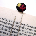 KÖNYVmoly, Képeslap, album, füzet, Táska, Könyvjelző, Mindenmás, Ezt az egyedi kis frappáns könyvjelzőt általam behúzott gombból és 50 mm-es gemkapocsból fundáltam k..., Meska