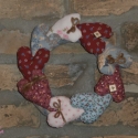 Vidéki romantika - szívek koszorú, Dekoráció, Otthon, lakberendezés, Dísz, Újrahasznosított alapanyagból készült termékek, Patchwork, foltvarrás, Vidéki stílus vagy country az egyik legszemélyesebb lakberendezési stílus, amely nemcsak vidéken, de..., Meska