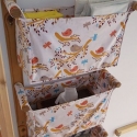 Fali tároló | 3 rekeszes | Barna madárkás mintával, Baba-mama-gyerek, Otthon, lakberendezés, Gyerekszoba, Tárolóeszköz - gyerekszobába, Famegmunkálás, Varrás, 3 rekeszes | Fehér alapon színes, többnyire barna árnyalatú madárkákkal | 

Nagyon praktikus, hangul..., Meska