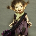 TEÓ kobold porcelánbaba/BJD, Dekoráció, Képzőművészet , Szobor, Kerámia, Baba-és bábkészítés, Kerámia, Kicsi e vándor,
s nagy a tatyó.
Ki bandukol ott?
Á! Teó,a kobold.

Porcelánbaba technológiával készü..., Meska