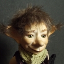 TEÓ kobold porcelánbaba/BJD, Dekoráció, Képzőművészet , Szobor, Kerámia, Baba-és bábkészítés, Kerámia, Kicsi e vándor,
s nagy a tatyó.
Ki bandukol ott?
Á! Teó,a kobold.

Porcelánbaba technológiával készü..., Meska