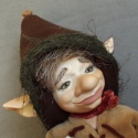 Porcelánbaba a LegendLand BJD-től : GERZSON kobold, Dekoráció, Képzőművészet , Szobor, Kerámia, Baba-és bábkészítés, Kerámia, Gerzson kobold didergett,
ma borús reggelre ébredt.
Ám kobold módra megoldotta,
nincs is most már se..., Meska