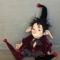 TÓDOR kobold porcelánbaba/BJD, Dekoráció, Képzőművészet , Szobor, Kerámia, Baba-és bábkészítés, Kerámia, Bálba készül Tódor koma,
visz is zsákot,abban hozna...
mit egy kobold elképzel,
s tánc helyett megeb..., Meska