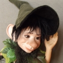 Porcelánbaba a LegendLand BJD-től : JEROMOS manó, Dekoráció, Képzőművészet , Szobor, Kerámia, Baba-és bábkészítés, Kerámia, Mondd csak fiam,Jeromos:
nem volt az a fa elég lombos?
Manólánykát voltál lesni,
nem féltél a fáról ..., Meska