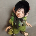 Porcelánbaba a LegendLand BJD-től : JEROMOS manó, Dekoráció, Képzőművészet , Szobor, Kerámia, Baba-és bábkészítés, Kerámia, Mondd csak fiam,Jeromos:
nem volt az a fa elég lombos?
Manólánykát voltál lesni,
nem féltél a fáról ..., Meska