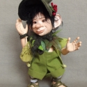 Porcelánbaba a LegendLand BJD-től : JEROMOS manó, Dekoráció, Képzőművészet , Szobor, Kerámia, Baba-és bábkészítés, Kerámia, Mondd csak fiam,Jeromos:
nem volt az a fa elég lombos?
Manólánykát voltál lesni,
nem féltél a fáról ..., Meska