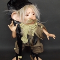 Porcelánbaba a Legendland BJD-től : BONIFÁC manó, Dekoráció, Képzőművészet , Szobor, Kerámia, Baba-és bábkészítés, Kerámia, Íme a kedves Bonifác,
ki nem a helyi kovács,
s nem is egy madarász,
csak egy kedves manó,
aki szeret..., Meska