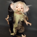 Porcelánbaba a Legendland BJD-től : BONIFÁC manó, Dekoráció, Képzőművészet , Szobor, Kerámia, Baba-és bábkészítés, Kerámia, Íme a kedves Bonifác,
ki nem a helyi kovács,
s nem is egy madarász,
csak egy kedves manó,
aki szeret..., Meska