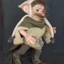 Porcelánbaba a Legendland BJD-től : PIPPÓ manó, Dekoráció, Képzőművészet , Szobor, Kerámia, Baba-és bábkészítés, Kerámia, 
Lovagias kobold Pippó,
nem egy buta tilinkó.
Ismeri a lányok szívét,
ki is teszi szívét-lelkét.


Ő..., Meska
