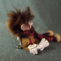 BOTOND kobold kitűző, Ékszer, óra, Táska, Medál, Bross, kitűző, Kerámia, Baba-és bábkészítés, Borzas kobold,Ő itt Botond,
ki mindenen csak bazsalyog.
E módon dob fel mindened,
ha kitűzőként vise..., Meska