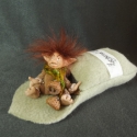 REZSŐ kobold kitűző, Ékszer, óra, Táska, Medál, Bross, kitűző, Kerámia, Baba-és bábkészítés, Rőt kis kobold Rezsőke,
örök mosoly az Ő éke.
Így dob fel mindened,
ha kitűzőként viseled :-)


Őkel..., Meska
