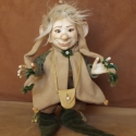 Porcelánbaba a LegendLand BJD-től : JANKÓ manó, Dekoráció, Képzőművészet , Szobor, Kerámia, Baba-és bábkészítés, Kerámia, Szöszke manó ballag vala,
széltől is óvja kapucnija.
Gombát szedni indult talán,
vagy csak leskelődn..., Meska