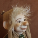 Porcelánbaba a LegendLand BJD-től : JANKÓ manó, Dekoráció, Képzőművészet , Szobor, Kerámia, Baba-és bábkészítés, Kerámia, Szöszke manó ballag vala,
széltől is óvja kapucnija.
Gombát szedni indult talán,
vagy csak leskelődn..., Meska