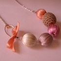 Miss Salmon Bead - Szalagos gyöngy nyaklánc, Ékszer, óra, Nyaklánc, Engedd meg, hogy bemutassam, ő itt Miss Salmon Bead. Bohém, vidám jellem, és a nyakad közelében érzi..., Meska