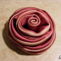 Lazac-rózsaszínű bross (rózsa), Dekoráció, Dísz, Bross, kitűző, Anyaga - szatén
Átmérője - kb. 10 cm
, Meska