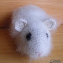 Lili a tengerimalac, Baba-mama-gyerek, Játék, Játékfigura, Plüssállat, rongyjáték, Anyaga - mohair(100% gyapju), vatelin, gombok.

Mérete - hossza 19 cm, magassága - 9 cm.

Színek - t..., Meska