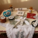 tréfás esküvői ajándék - macik, Mindenmás, Dekoráció, Esküvő, Decoupage, szalvétatechnika, Festett tárgyak, A dobozt fehérre, bordóra festettem, az általam szerkesztett nyomatot kasíroztam, ezután repesztette..., Meska