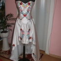 Menyasszonyi, menyecske ruha, kalocsai himzett, egyedi, Esküvő, Ruha, divat, cipő, Esküvői ruha, Hímzés, Varrás, Nagyon szép, egyedi, elegáns, elől rövid menyasszonyi, menyecske, alkalmi ruha, düssesz alapanyagból..., Meska