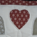 díszpárna szívekkel, Dekoráció, Otthon, lakberendezés, Magyar motívumokkal, Lakástextil, Patchwork, foltvarrás, Varrás, Ez a meleg színű, 43 x 43 / bruttó méret: 48 x 48 cm / szív applikációval és kézi hímzéssel díszítet..., Meska
