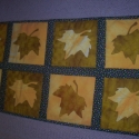 leveles falvédő, Otthon, lakberendezés, Lakástextil, Varrás, Patchwork, foltvarrás, Őszi hangulatú leveles falvédőt alkottam.Magam batikoltam hozzá az anyagokat selyemfényű damasztra.A..., Meska