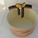 Elegáns doboz, Farsangi jelmez, kellék, Dekoráció, Dísz, Esküvői kellékek, Decoupage, szalvétatechnika, Festészet, Egyedi megoldású doboz hölgyek számára.Használható kincsek,bizsuk tárolására de akár kalapot is tart..., Meska