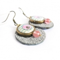 Pink és kék - akasztós/lógós fülbevaló, Ékszer, óra, Fülbevaló, Decoupage, szalvétatechnika, Ékszerkészítés, Mutatós, kék csíkok és nagy, pink virág díszeleg ezen a vidám hangulatú fülbevalón.

Kézzel formázot..., Meska