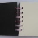 Napló -l (pink-fekete), Képeslap, album, füzet, Ajándékkísérő, Jegyzetfüzet, napló, naptár, Papírművészet, A  rózsaszín fém spirállal összefogott,  dombormintával, strasszal díszített naplót ajándékba adhato..., Meska