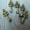 Kulcs  charm,medál antik bronz 5 db / csomag