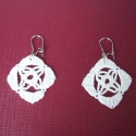\\\"Cube lace\\\"- horgolt csipke fülbevaló, Ékszer, óra, Fülbevaló, Csipkekészítés, Ékszerkészítés, Finom, áttört horgolt fülbevaló, azoknak akik kedvelik a természetes, egyszerű, visszafogott színű é..., Meska