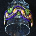 Tarka hullámok mikromakramé karkötő, Ékszer, óra, Karkötő, Csomózás, Gyöngyfűzés, 1 mm-es zöld, barna, sárga és rózsaszín viaszolt szálból, valamint színjátszó áttetsző zöld, sötétli..., Meska