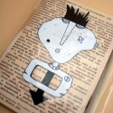 Füzet, notesz, MOHA notesz ajándékcsomag, TVPunk, kézzek készült notesz jópofa tollal celofánban, Képeslap, album, füzet, Képzőművészet , Jegyzetfüzet, napló, naptár, Grafika, Fotó, grafika, rajz, illusztráció, Papírművészet, A Moha Notesz csomag tartalma egy 32 sima lapos kisnotesz, 64 oldal recycle lapokkal, és egy \"press..., Meska