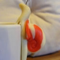 Filter-tartó csiga, Konyhafelszerelés, Bögre, csésze, Gyurma, Ez a kis csiga segít abban, hogy ne essen a filter a bögrébe :), Meska