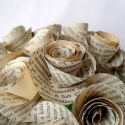 Novella virágcsokor - Vintage virágcsokor könyvlapokból, Dekoráció, Esküvő, Otthon, lakberendezés, Papírművészet, Újrahasznosított alapanyagból készült termékek, Könyvlapokból készült csodás vintage virágcsokor. A rózsákat egyenként formáltam meg, majd csokorba ..., Meska