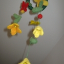 babaforgó, ablakdísz nemez, Játék, Otthon, lakberendezés, Baba játék, Lakástextil, Nemezelés, Gyapjúból nemezeltem. Három tulipán, három pillangó, levelek, és a golyók három szálon. A leghosszab..., Meska