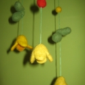 babaforgó, ablakdísz nemez, Játék, Otthon, lakberendezés, Baba játék, Lakástextil, Nemezelés, Gyapjúból nemezeltem. Három tulipán, három pillangó, levelek, és a golyók három szálon. A leghosszab..., Meska