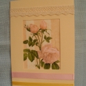 Vintage rózsás, sárga képeslap, Képeslap, album, füzet, Képeslap, levélpapír, A képeslap rózsája decoupage technika.
A keret krémszínű kreatív papír pamutcsipkével és s..., Meska