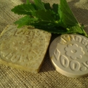 Szappannyomda - 100 % natural, Dekoráció, Baba-mama-gyerek, Szépségápolás, Szappan, tisztálkodószer, Kőfaragás, Kőből készült, kör alakú, 7 cm átmérőjű szappannyomda.
A fotón egy 1 napos szappanba nyomtuk a mintá..., Meska