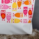 Textilbőr - pink baglyos, Táska, Válltáska, oldaltáska, Tarisznya, Varrás, 

Textilbőrből és amerikai pamutból készítettem.
 A4-es könyvek kényelmesen elférnek benne.Erős stra..., Meska
