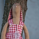 Kertésznadrágos nyuszi, Baba-mama-gyerek, Játék, Gyerekszoba, Baba-és bábkészítés, Zsugorka, Anikó nyuszi pamutszövetből készült,
kézi és gépi varrással. Az arca hímzéssel szépült. Kockás kerté..., Meska