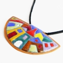 Hundertwasser - színes házikó medál (félkör) - tűzzománc ékszer, Ékszer, óra, Képzőművészet , Medál, Nyaklánc, Ékszerkészítés, Tűzzománc, Színes kis házikók, szabálytalan formában, egy félkörbe zárva.
Tűzzománc medál, mely teljes egészébe..., Meska