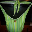 Pakolos általvető, abrakolós táska , Táska, Tarisznya, Válltáska, oldaltáska, Varrás,  A képen látható táskát vidám színű kevertszálas vászon anyagból készítettem, bélésként halványzöld ..., Meska
